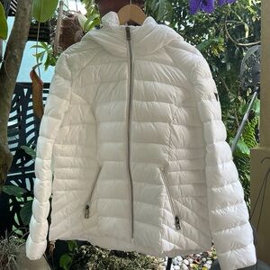 NWT  White Guess Womens Parka XL hood
